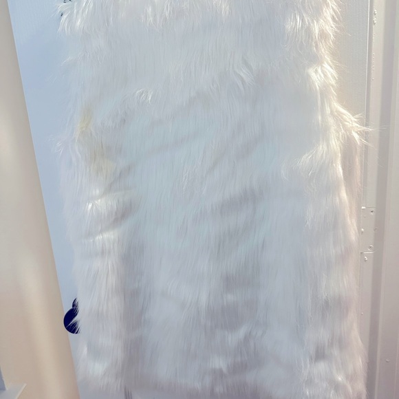White faux fur vest - Picture 4 of 4